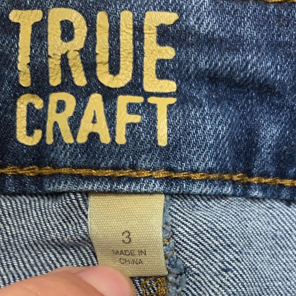 True Craft Cut off Shorts Raw Hem Mid-Rise Medium Blue Wash Distressed Denim - Picture 7 of 8